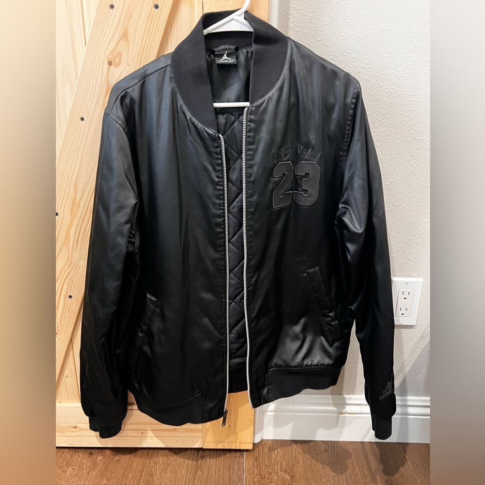 Air Jordan Retro 6 bomber jacket size Medium